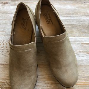 Women’s shoes, tan, ortholite 9 1/2